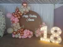 Photocorner 18 ani party Aranjamente/Decor baloane majorat aniversare