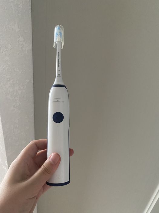 Электрическая зубная щетка Philips