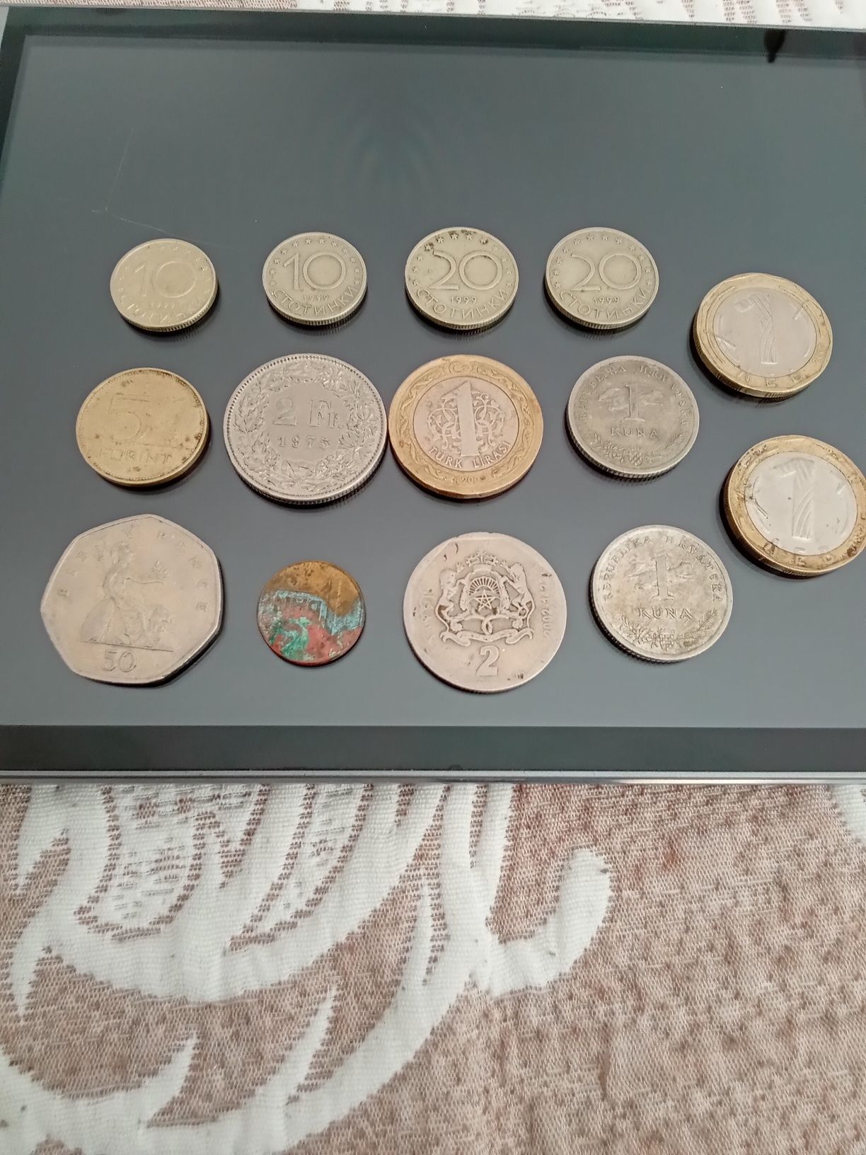 Vand monede diferite de colectie