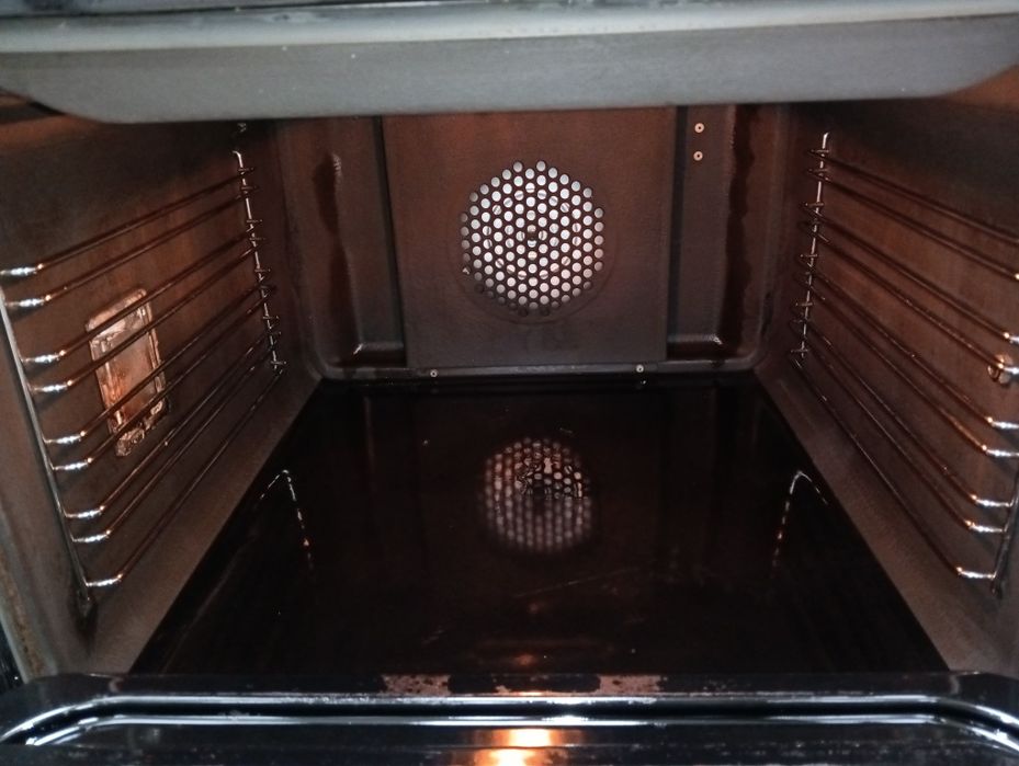 Уникална свободно стояща печка с керамичен плот Voss