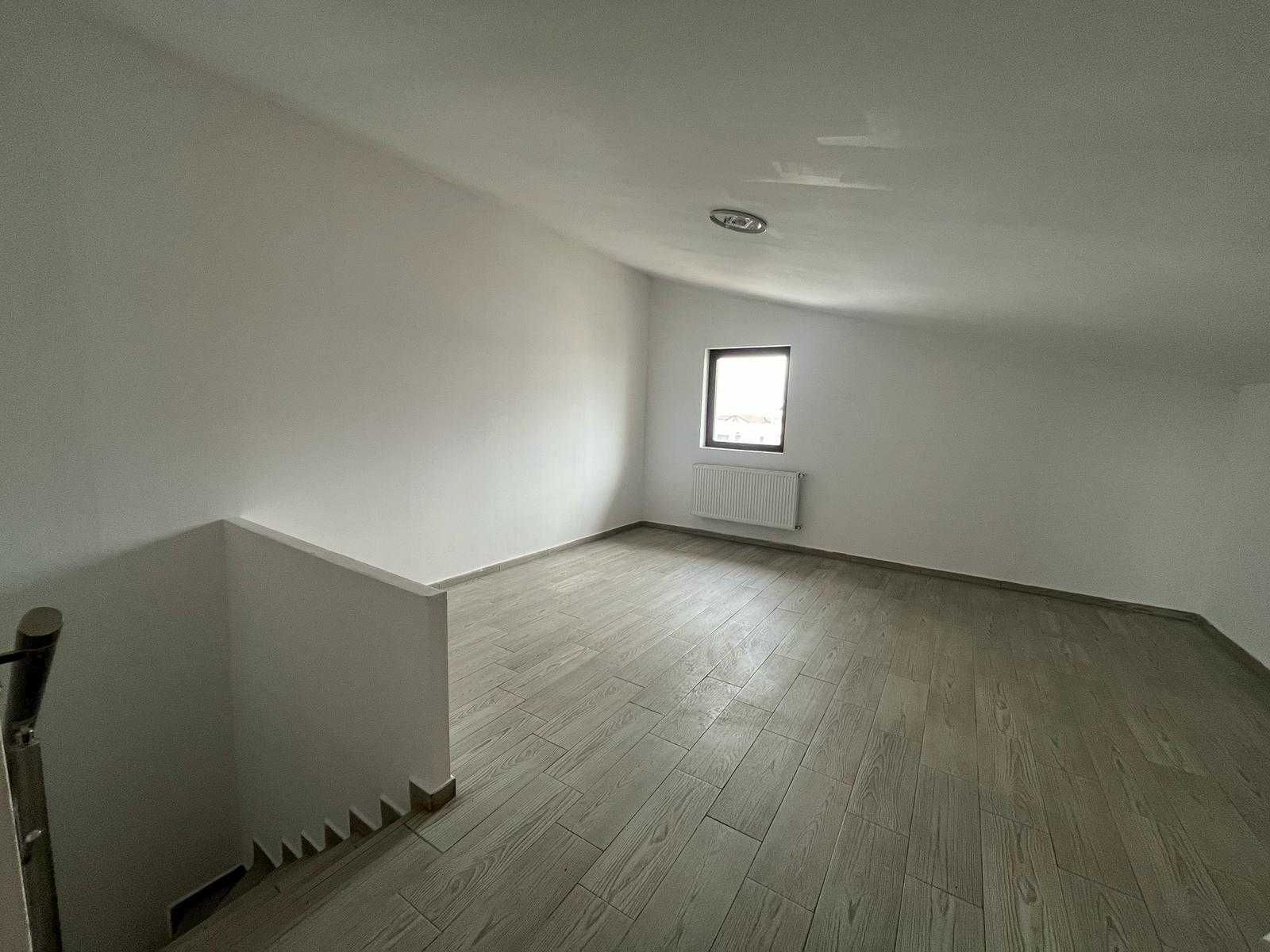 Proprietar - Inchiriez vila cu 6 camere,3 bai,180 mp,disponibila