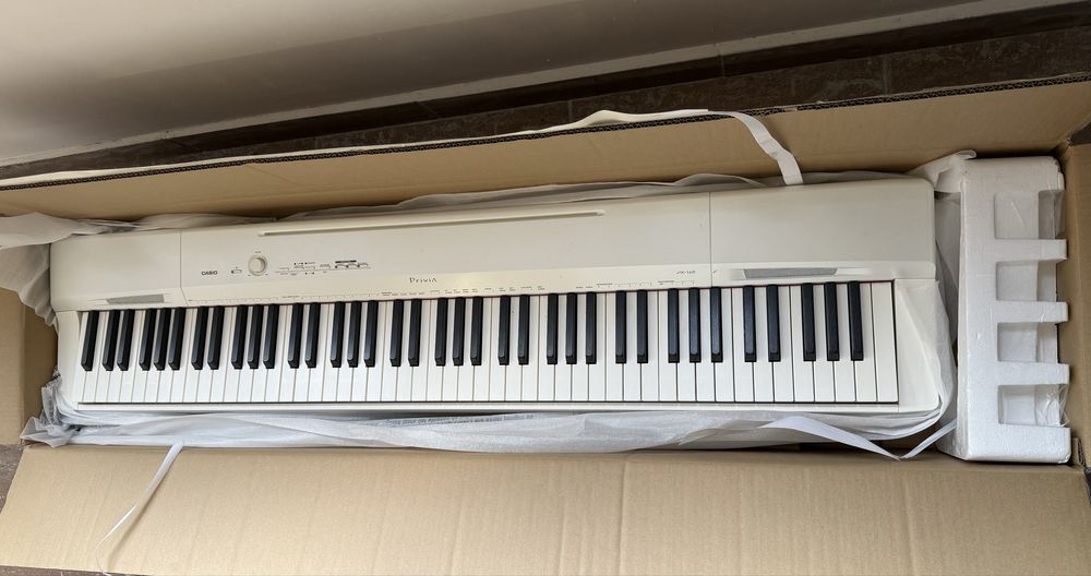 Състояние ново! Casio PX-160 и стойка - маса CD-67Pwe, не е сглобявано