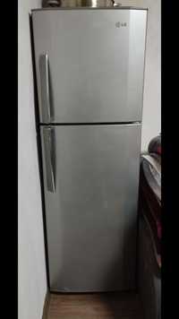 Продаётся двухкамерный  холодильник  LG почти новый