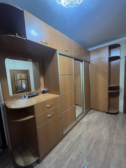 Продадим срочно прихожую. Очень вместительная и качественная