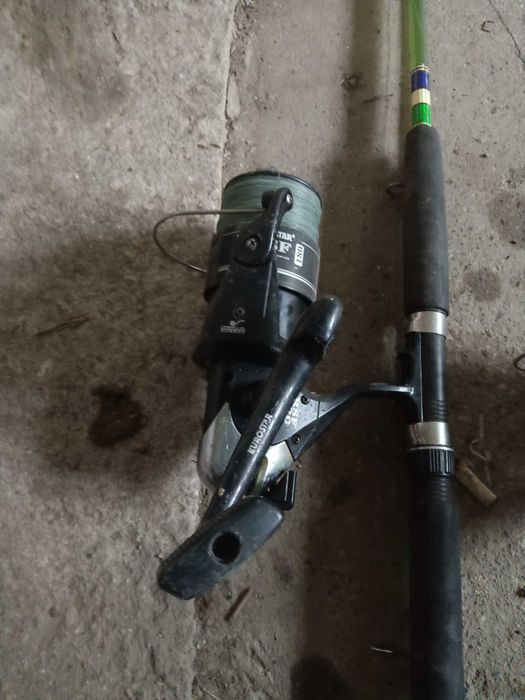 Въдици с макари 2бр