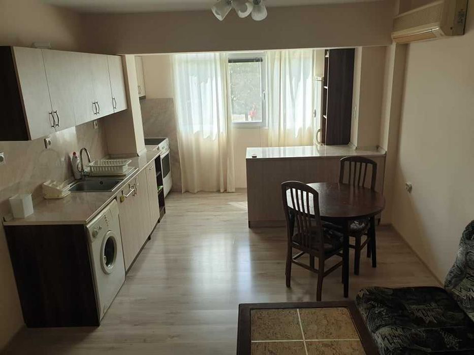 Дава се под наем Тристаен апартамент в Бургас, Славейков - 68 кв.м за 357 € - Снимка #3