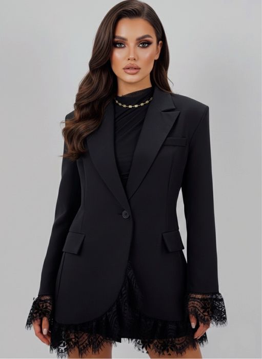 Дамски черен блейзър с пришита дантела