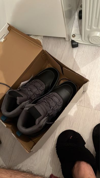 Ботинка Adidas обмен на такую же белая подошва
