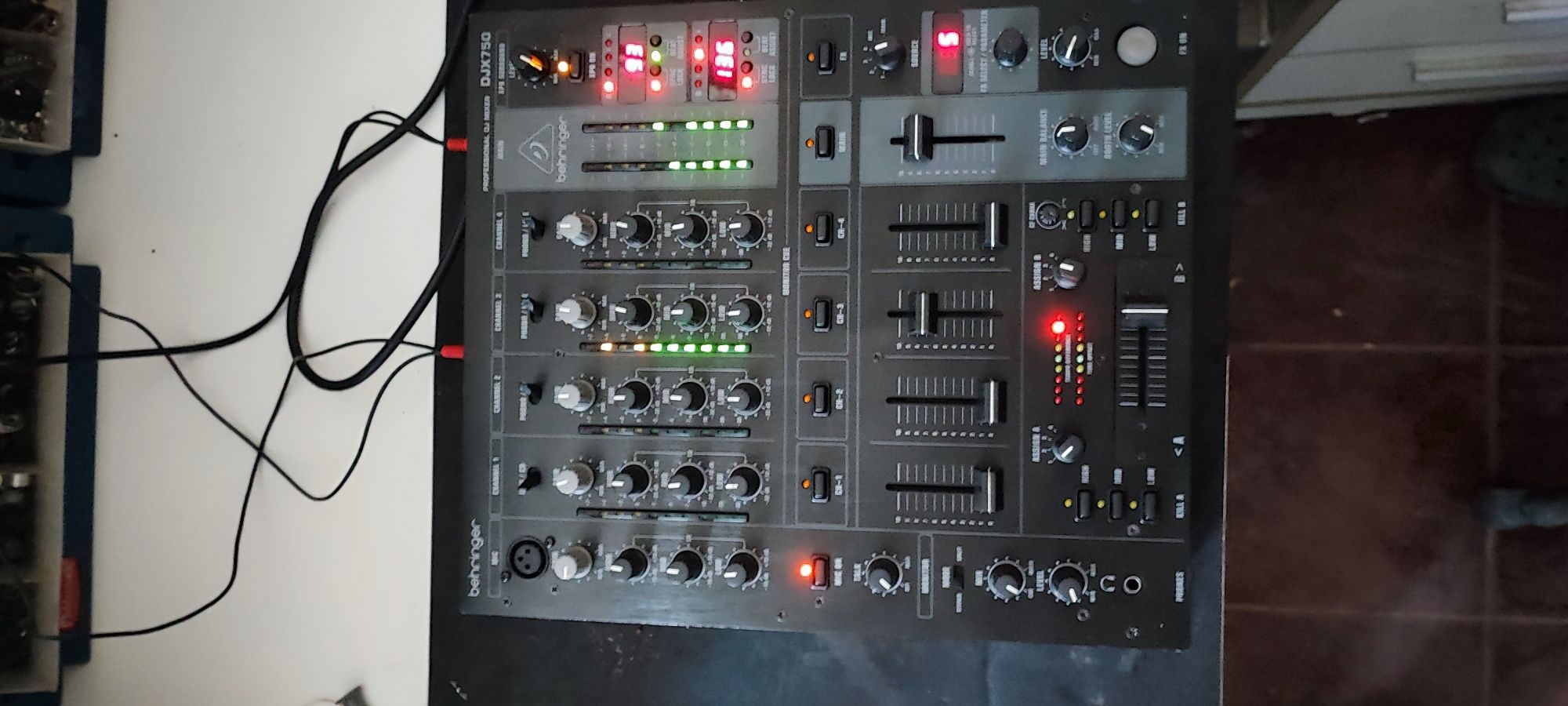 Mixer Behringer DJX 750