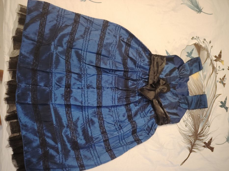 Детски официални рокли и спортен гащеризон