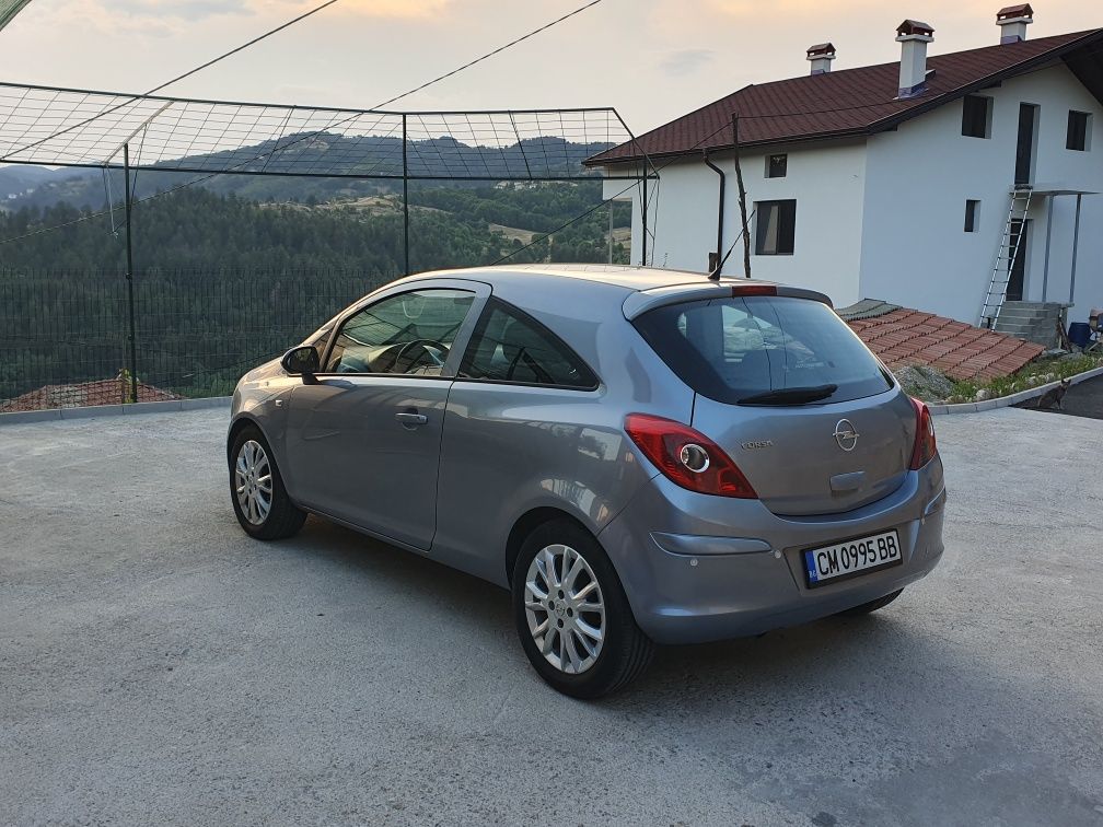 Opel Corsa D 2009 1.2i automatic