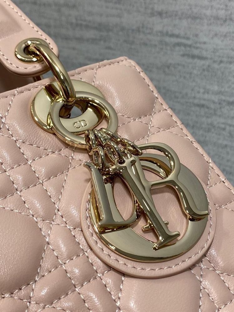 Страхотна дамска чанта Dior