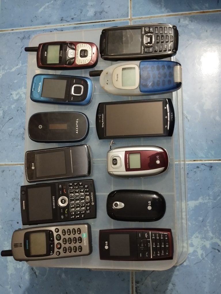 Telefoane vechi de colecție