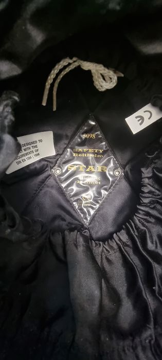 Дамски каски за езда