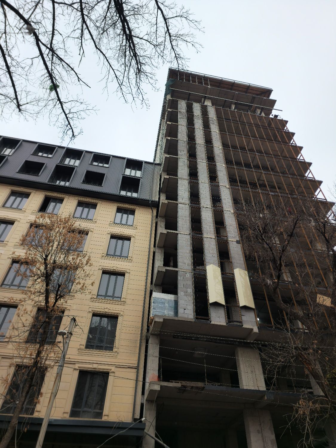 (51) Жалюзи заборы, на разных видов.