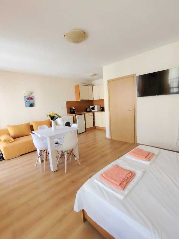 Дава се под наем Ателие в к.к. Слънчев бряг - 46 кв.м за 500 € - Снимка #1