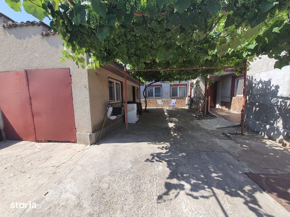 Casa In Ovidiu - La Doi Pasi De Lac - Teren Generos !