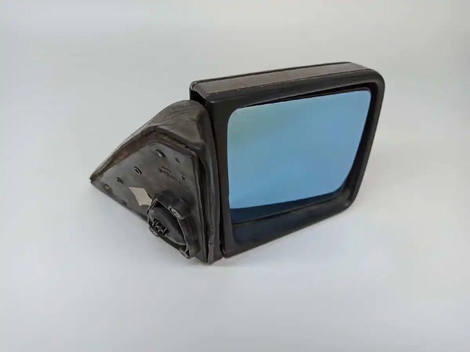 Правый задний вид мерседес w124