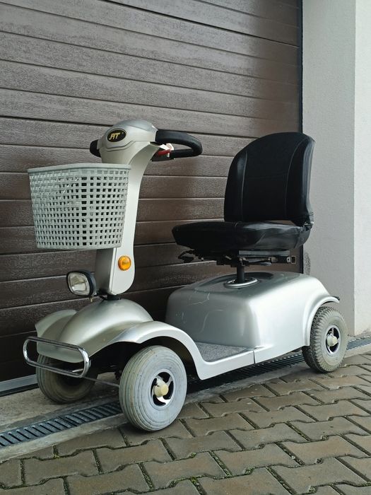 Carucior scuter tricicleta scaun handicap  carut moped dizabilitati