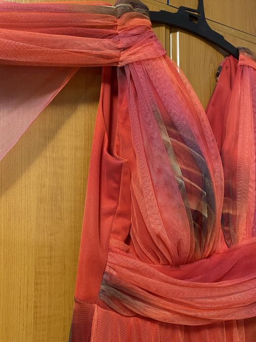 Rochie lunga cu maneci fluture