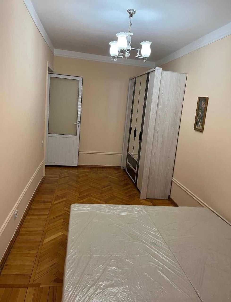 Продаётся 2х-ком квартира  на 2ом этаже Ц1 ор:  посольство Англии