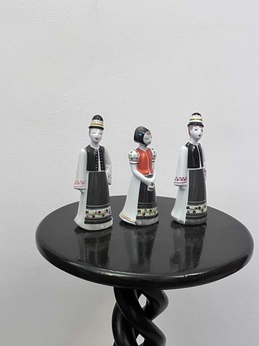 Set 3 bibelouri vechi portelan pictat manual semnate hollohaza bibelou