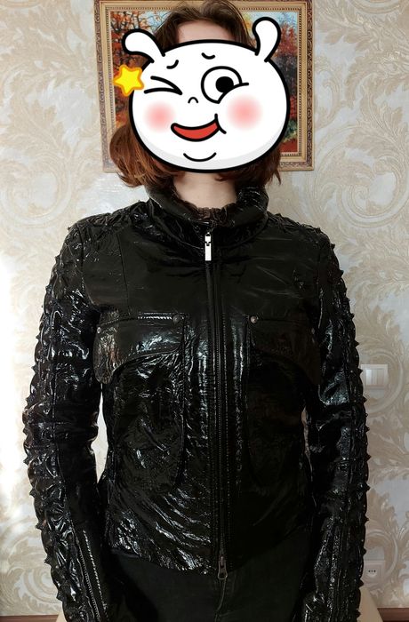 Демисезонная кожаная  куртка. Размер 44-48