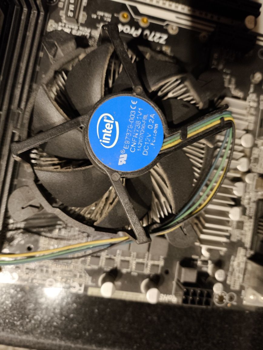Геймърска Дънна платка ASRock Z270 Pro4 - Z270-PRO4 с процесор