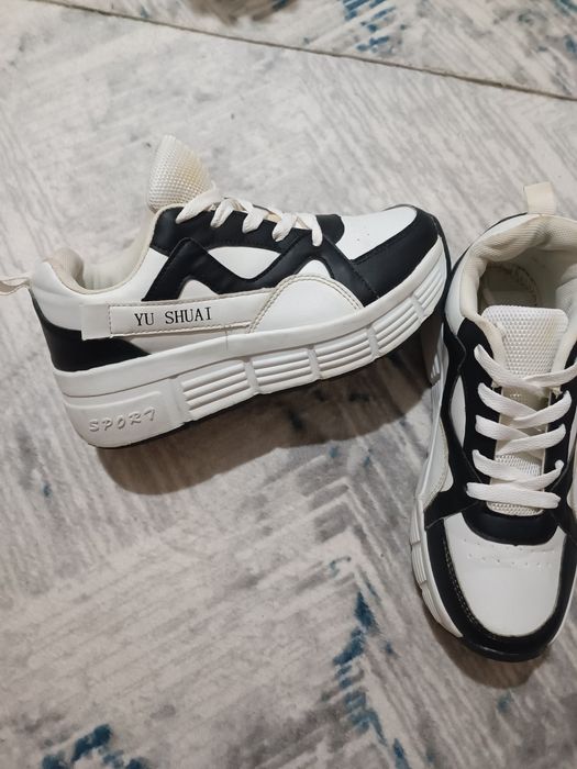 Кроссовки на роликах heelys