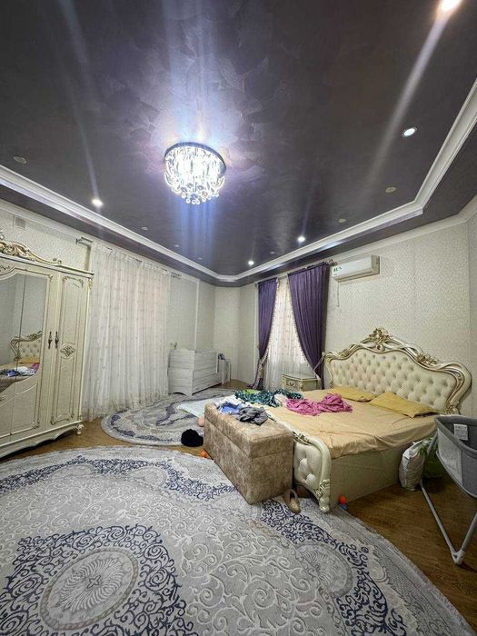 ПРОДАЕТСЯ ДОМ на Амир Темур Махалля Ор.р: British University 700м2