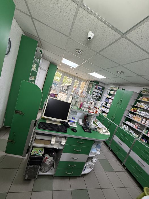 Mobilier complet farmacie – stare excelentă, gata de utilizare