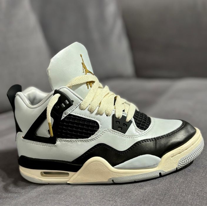 Adidasi Air Jordan 4