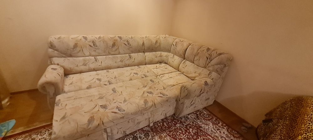 Диван угловой . Мягкая мебель