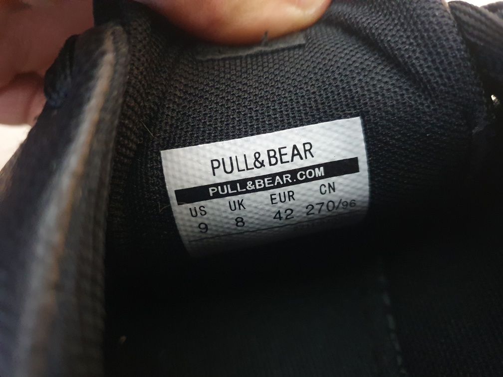 Adidasi barbati pull&bear marimea 42 27 cm arata foarte bine