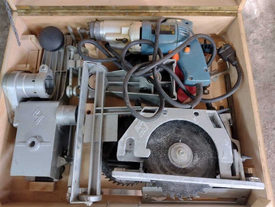 Комплект дърводелски машини в куфар