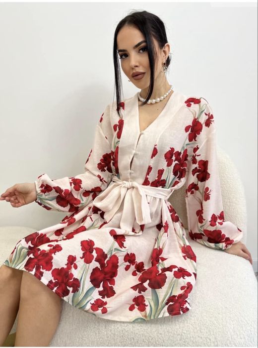 Рокля LBD с цветя