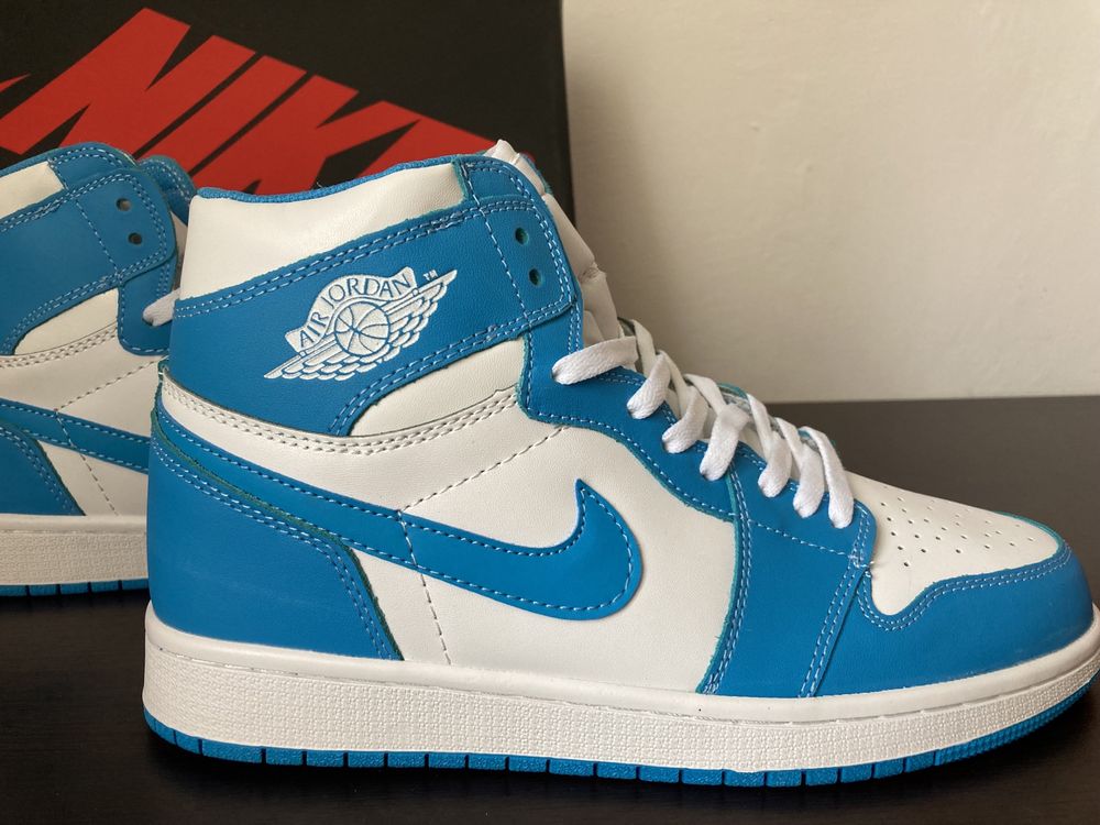 Air Jordan 1 Retro UNC