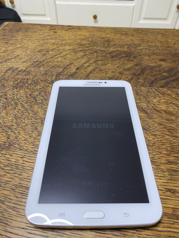 Tableta Samsung Galaxy Tab 3 SM-T211 (alba) + husa si card 4gb cadou