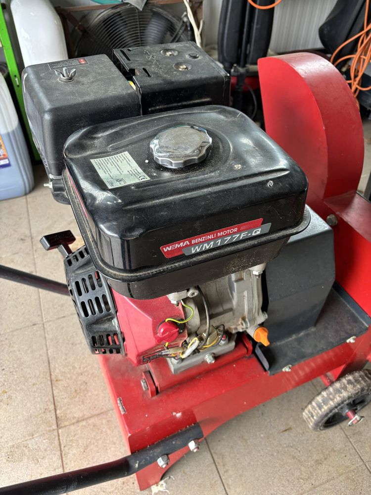 Tocator crengi pe benzina
