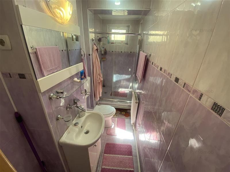 Vand apartament Ultracentral cu 4 camere,2 bai,etaj1/4, 113 mp