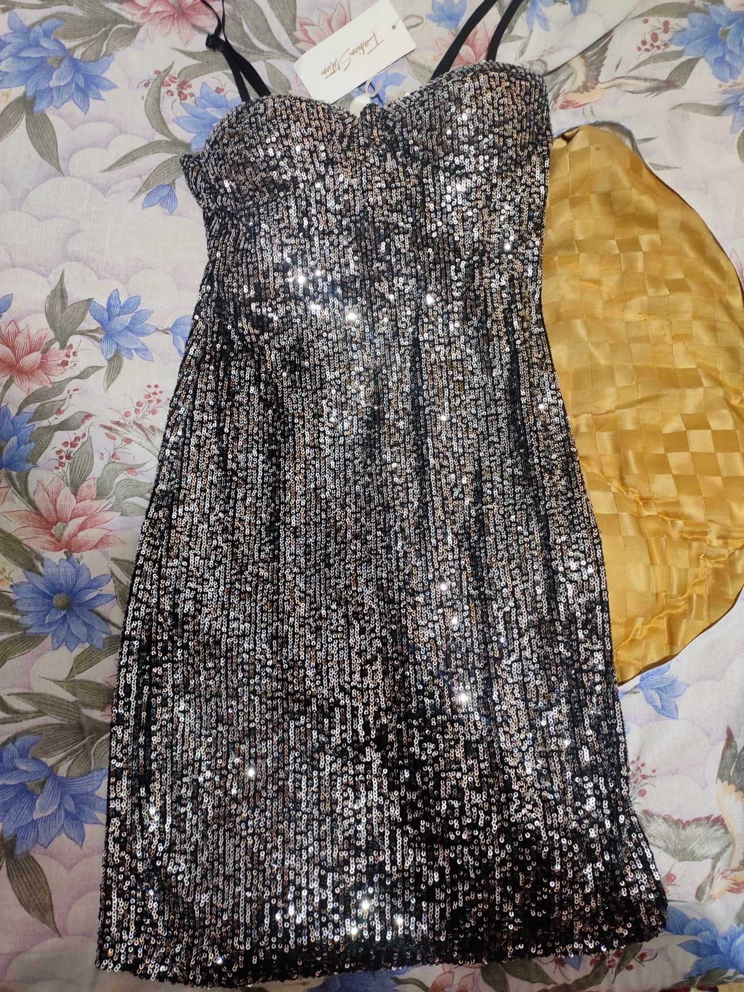 Сребърна рокля с пайети