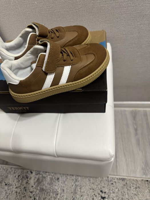 Кроссовки детские