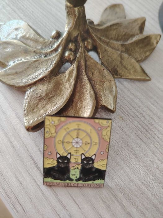Pin/Insigna cu simboluri din Tarot