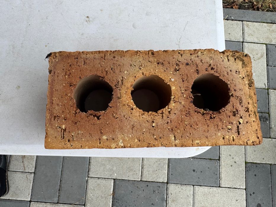 Caramida in jur de 6000 de bucati