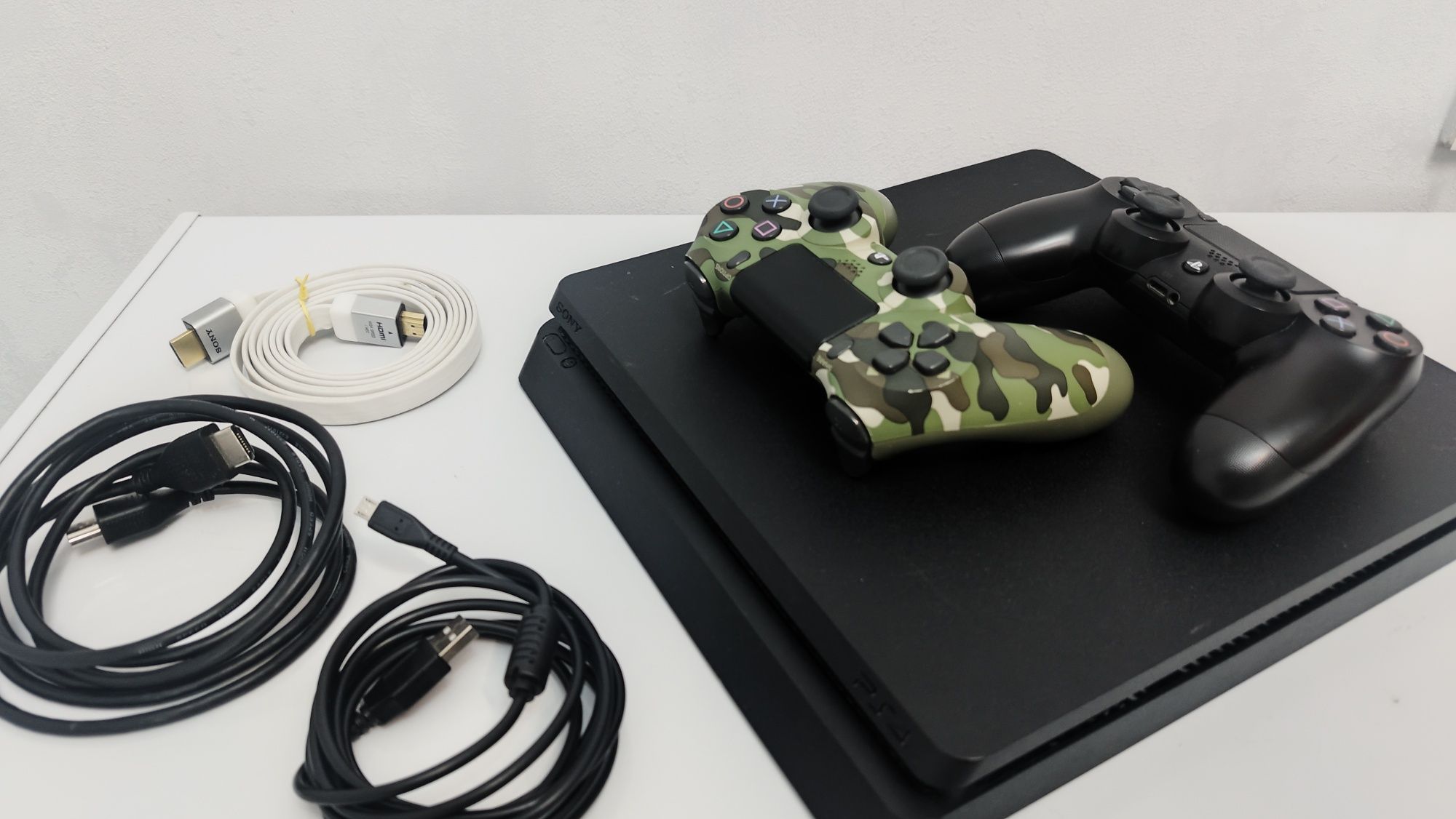 PlayStation 4 Slim в идеальном состоянии
