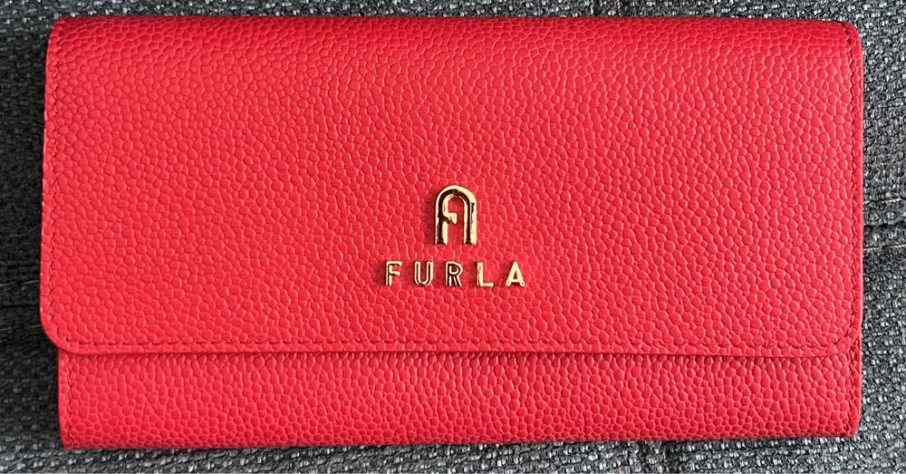 ЧИСТО НОВ МОДЕЛ Furla Camelia в няколко цвята и в 2 размера.100% ориг.