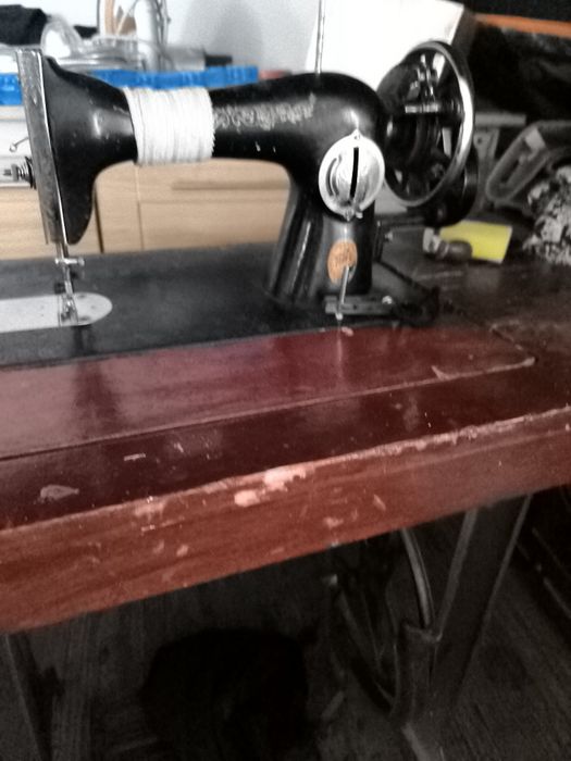 Продам б/ у швейные машинки 4 шт