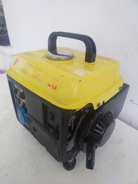Двутактов бензинов генератор
Максимално захранване 900W 3.7A
Тегло 12.
