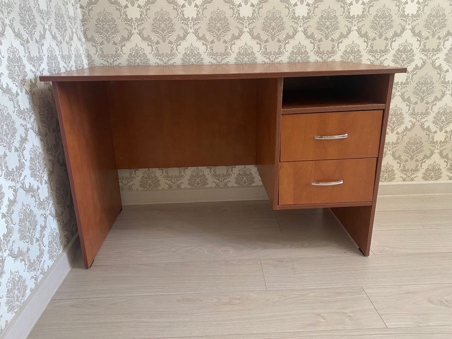 Продам письменный стол