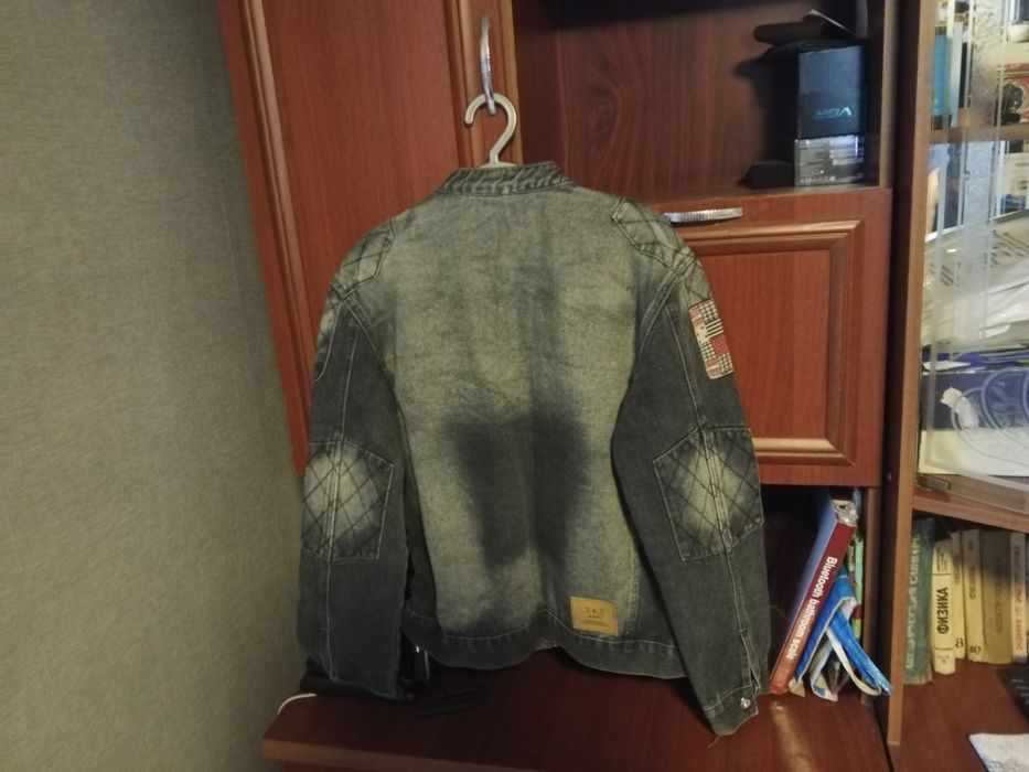 Продается мужская осенняя куртка.